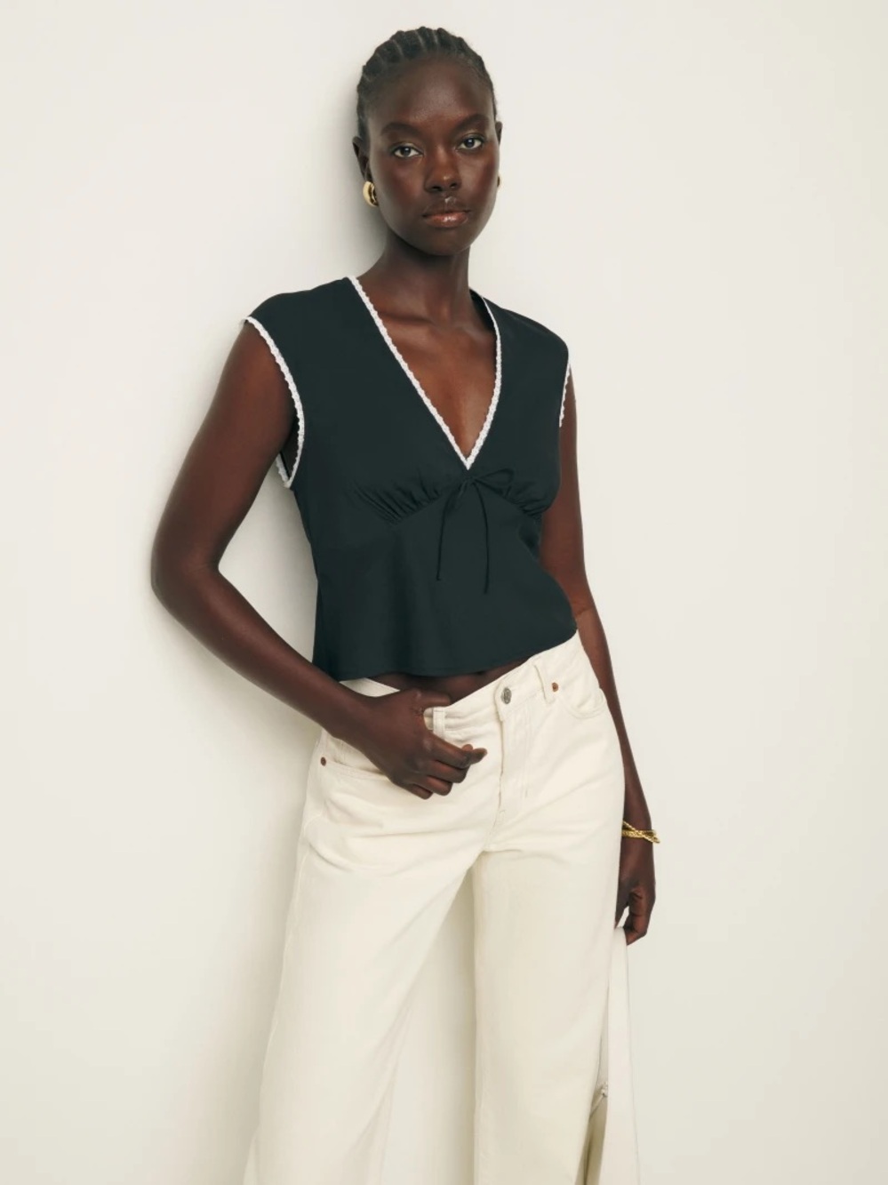 Reformation 6 Cherry Top Black V Neck